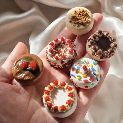Pack of 6 cake magnets (advance payment only)